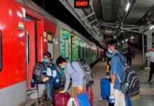 Indian Railway Rules : ट्रेन में सफर करते समय न करें ये गलती, वरना जाएंगे सीधे जेल Indian Railway Rules : ट्रेन में सफर करते समय न करें ये गलती, वरना जाएंगे सीधे जेल