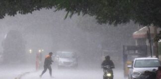 IMD Rain Alert : इन राज्यों में 23 से 26 तारिक तक भीषण बारिश के साथ 70 किमी की रफ्तार आधी-तूफान का अलर्ट जारी IMD Rain Alert : इन राज्यों में 23 से 26 तारिक तक भीषण बारिश के साथ 70 किमी की रफ्तार आधी-तूफान का अलर्ट जारी