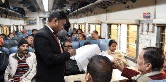 Railway Penalty Rules : रेल यात्री यात्रा के दौरान न करें इन नियमों का उल्लंघन, वरना होगी 1 साल की जेल और होगा जुर्माने का प्रावधान Railway Penalty Rules : रेल यात्री यात्रा के दौरान न करें इन नियमों का उल्लंघन, वरना होगी 1 साल की जेल और होगा जुर्माने का प्रावधान