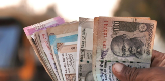 FD Rates : ये बैंक वरिष्ठ नागरिकों को दे रहे हैं 8.10% ब्याज, चेक करें डिटेल्स Bank FD Update : इस बैंक ने FD पर ब्याज दर में संशोधन किया है, चेक करें ब्याज दर