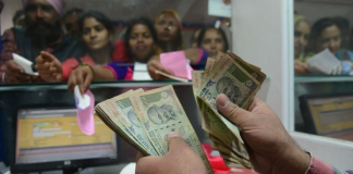 RBI: अब इस बैंक के ग्राहक 6 महीने तक नहीं निकाल सकते अकाउंट से पैसा