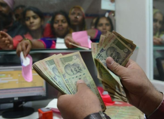 RBI: अब इस बैंक के ग्राहक 6 महीने तक नहीं निकाल सकते अकाउंट से पैसा