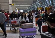 Airport New Rules : अब यात्रा के दौरान विमान में नहीं ले जा सकेंगे ये सामान, नहीं तो देना होगा जुर्माना Airport New Rules : अब यात्रा के दौरान विमान में नहीं ले जा सकेंगे ये सामान, नहीं तो देना होगा जुर्माना