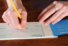 Bank Cheque Rules: Those who transact with cheques should be careful, now this will be the punishment if the cheque bounces Cheque Rules : आखिर चेक के पीछे क्यों कराए जाते हैं साइन? नहीं किया तो क्या होगा..