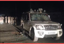 Bihar Lok Sabha Election: चुनाव के बाद EVM लेकर जा रही गाड़ी का हादसा, भड़के लोगों ने मजिस्ट्रेट के गाड़ी को घेरकर उस पर किया पथराव Bihar Lok Sabha Election: चुनाव के बाद EVM लेकर जा रही गाड़ी का हादसा, भड़के लोगों ने मजिस्ट्रेट के गाड़ी को घेरकर उस पर किया पथराव