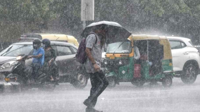 Delhi Rain Alert: People of Delhi-NCR are struggling with humidity after the scorching heat, know how long the rain will make you wait
