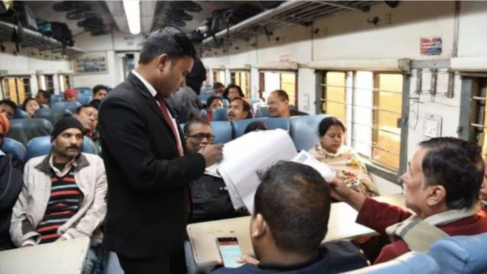 Indian Railways : बिना टिकट यात्रियों को पकड़ने बिहार-झारखंड के 23 स्‍टेशनों में चला महाअभियान, 11000 से अधिक पकड़े गए