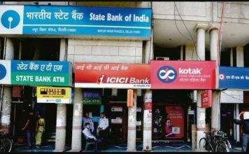 Bank Holiday : देश के इस राज्य में आज बंद रहेंगे बैंक, चेक करें RBI की छुट्टियों की लिस्ट Bank Closed in August : There are lots of holidays in August, know for how many days banks will remain closed, see the holiday calendar