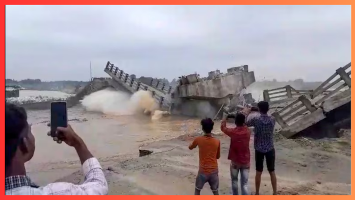 Bihar Breaking News! बिहार में एक और पुल टूटा, पिलर धंसते ही हो धड़ाम, तेज आवाज के साथ मचा हड़कंप, देखें VIDEO