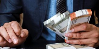 Cash limit at home : घर में इस लिमिट से ज्यादा मिला कैश तो इनकम टैक्स विभाग करेगा कार्रवाई, जानिये नियम Cash limit at home : घर में इस लिमिट से ज्यादा मिला कैश तो इनकम टैक्स विभाग करेगा कार्रवाई, जानिये नियम