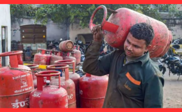 LPG Order New Rules : 30 मिनट में घर बैठे डिलीवर हो जाएगा गैस सिलेंडर, इस तरह करें व्हाट्सएप से बुकिंग LPG Rate Cut : Government gave a big relief, huge reduction in the rate of LPG cylinder