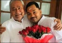 Bihar Breaking News! क्या नीतीश कुमार के बेटे की होगी पॉलिटिक्स में एंट्री? JDU की अंदरूनी कानाफूसी से अटकलें तेज Bihar Breaking News! क्या नीतीश कुमार के बेटे की होगी पॉलिटिक्स में एंट्री? JDU की अंदरूनी कानाफूसी से अटकलें तेज
