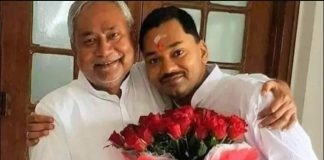 Bihar Breaking News! क्या नीतीश कुमार के बेटे की होगी पॉलिटिक्स में एंट्री? JDU की अंदरूनी कानाफूसी से अटकलें तेज Bihar Breaking News! क्या नीतीश कुमार के बेटे की होगी पॉलिटिक्स में एंट्री? JDU की अंदरूनी कानाफूसी से अटकलें तेज