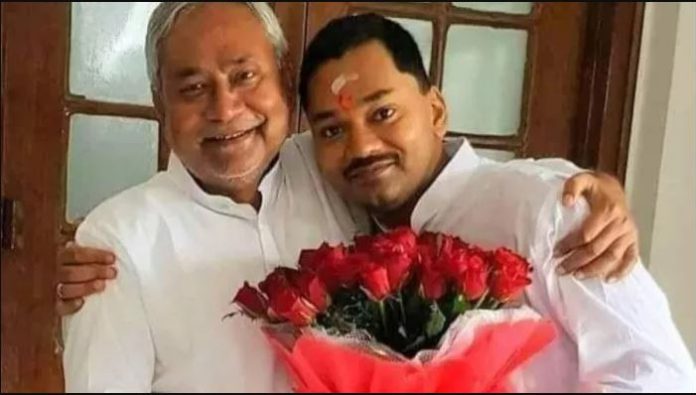 Bihar Breaking News! क्या नीतीश कुमार के बेटे की होगी पॉलिटिक्स में एंट्री? JDU की अंदरूनी कानाफूसी से अटकलें तेज