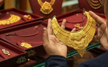 Gold Silver Price Today : सोना सीधे 1 लाख की दहलीज पर, क्या निवेश का सही वक्त है या जोखिम? Gold Silver Price Today: Good opportunity to buy gold, rates fell drastically, silver rates also did not increase.. Check the price