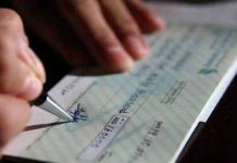 Bank Cheque Rules : जरूरी खबर! चेक के पीछे कब करने होते हैं साइन, मुश्किल में फंसने से पहले जान लें नियम Cheque Bounce Rule : Cheque से भुगतान करते समय रहें रहे सावधान, छोटी सी गलती बन सकती है मुसीबत