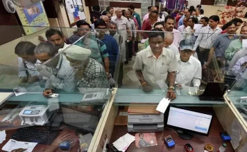 Bank Charges List 2024 : सरकारी और प्राइवेट बैंक ग्राहकों से वसूलते हैं ये 8 चार्जेज, जानिए आपको चुकानी पड़ती है कितनी कीमत Bank Charges List 2024 : सरकारी और प्राइवेट बैंक ग्राहकों से वसूलते हैं ये 8 चार्जेज, जानिए आपको चुकानी पड़ती है कितनी कीमत