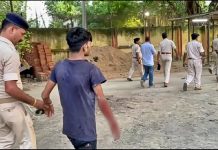 Bihar Breaking News! पुलिस की मदद से कोर्ट की हाजत से दो विचाराधीन कैदी फरार, एक गिरफ्तार Bihar Breaking News! पुलिस की मदद से कोर्ट की हाजत से दो विचाराधीन कैदी फरार, एक गिरफ्तार