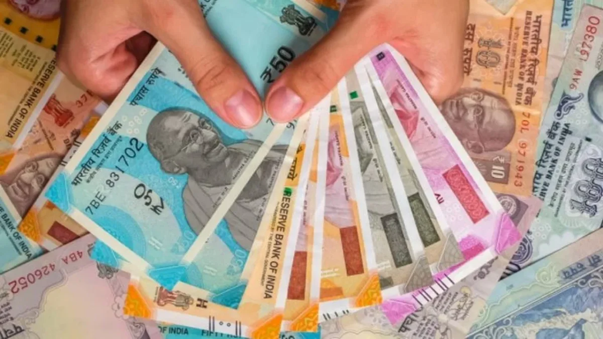 Bank FD Rates : यह बैंक वरिष्ठ नागरिकों को FD पर दे रहा है 8.10% तक ब्याज, जल्दी करें चेक