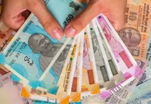 Bank Interest Rates: बचत खाते पर SBI समेत ये 6 बैंक ऑफर कर रहे है बंपर ब्याज, जारी हुई नई ब्याज दरें Bank FD Rates : यह बैंक वरिष्ठ नागरिकों को FD पर दे रहा है 8.10% तक ब्याज, जल्दी करें चेक