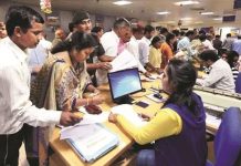 Bank Employees 5 Days Working : इस महीने से सिर्फ 5 दिन ही काम करेंगे बैंक! ये होगा बैंक शाखाओं के खुलने और बंद होने का नया समय? Bank Employees 5 Days Working : इस महीने से सिर्फ 5 दिन ही काम करेंगे बैंक! ये होगा बैंक शाखाओं के खुलने और बंद होने का नया समय?