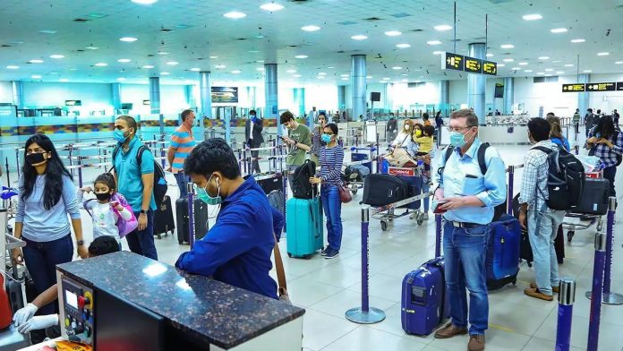 Flight Travel Rules : अब फ्लाइट से यात्रा करते समय आप नहीं ले जा सकेंगे ये सामान, यात्रा से पहले जान लें नियम