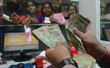 Cash Deposit Limit : आयकर अधिनियम के तहत बचत खाते में नकद जमा की सीमा क्या है, जुर्माने और नोटिस से बचने के लिए Cash Deposit Limit : आयकर अधिनियम के तहत बचत खाते में नकद जमा की सीमा क्या है, जुर्माने और नोटिस से बचने के लिए