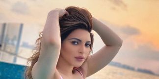 Shama Sikander ने बिना ब्रा पहने लेटकर दिए बोल्ड पोज, तस्वीरें वायरल Shama Sikander ने बिना ब्रा पहने लेटकर दिए बोल्ड पोज, तस्वीरें वायरल
