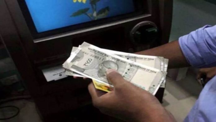 Cash Deposit Limit: बैंक के ग्राहक एक दिन में ATM से कितना कैश कर सकते हैं जमा? चेक करें लिमिट