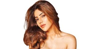 Nikki Tamboli ने एक बार फिर शिमर साड़ी में, सिजलिंग लुक से फ्लॉन्ट किया कर्वी फिगर…watch video Nikki Tamboli ने एक बार फिर शिमर साड़ी में, सिजलिंग लुक से फ्लॉन्ट किया कर्वी फिगर…watch video