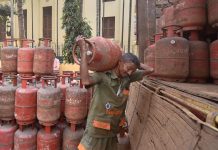 LPG Cylinder: दिवाली से पहले महिलाओं को मुफ्त में LPG सिलेंडर देगी सरकार, ऐसे करें आवेदन LPG Cylinder: दिवाली से पहले महिलाओं को मुफ्त में LPG सिलेंडर देगी सरकार, ऐसे करें आवेदन