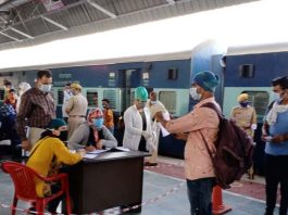 Railway Rules : अब रेलवे में बिना टिकट यात्रा करने पर देना होगा इतना जुर्माना, मना किया तो...