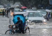 Rainfall Update : इन 4 राज्यों में अगले चार दिन भारी बारिश का अलर्ट, स्कूल-कॉलेज बंद, घर से काम करने की मिली अनुमति.. Rainfall Update : इन 4 राज्यों में अगले चार दिन भारी बारिश का अलर्ट, स्कूल-कॉलेज बंद, घर से काम करने की मिली अनुमति..