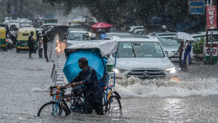 Rainfall Update : इन 4 राज्यों में अगले चार दिन भारी बारिश का अलर्ट, स्कूल-कॉलेज बंद, घर से काम करने की मिली अनुमति..