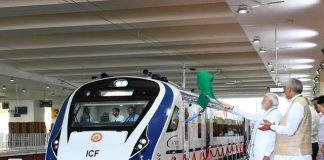 Delhi to Kashmir Vande Bharat : कश्मीर को सीधे दिल्ली से जोड़ेगी वंदे भारत एक्सप्रेस, पीएम मोदी करेंगे उद्घाटन Delhi to Kashmir Vande Bharat : कश्मीर को सीधे दिल्ली से जोड़ेगी वंदे भारत एक्सप्रेस, पीएम मोदी करेंगे उद्घाटन