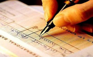 Cheque Signature Rules : इस प्रकार के चेक के पीछे हस्ताक्षर करना बहुत महत्वपूर्ण है, नही तो … Cheque Signature Rules : चेक के पीछे कब करना होते हैं साइन, अधिकत्तर लोगों को नहीं पता नियम