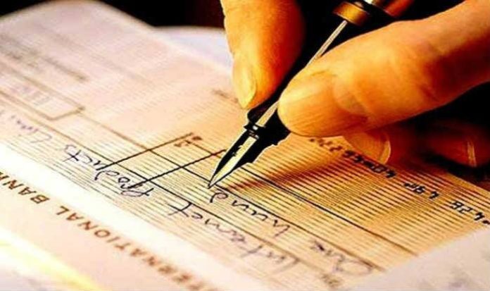 Cheque Signature Rules : इस प्रकार के चेक के पीछे हस्ताक्षर करना बहुत महत्वपूर्ण है, नही तो …