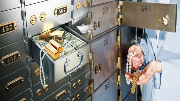 Bank Locker Rules: लखनऊ में लॉकर में रखा सामान चोरी, क्या बैंक देगा ग्राहक को पूरा मुआवजा... जानिए RBI का नियम