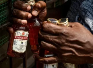 Liquor Carrying Rules : दिल्ली से कितनी बोतल शराब खरीदकर नोएडा ला सकते हैं? जानिए नियम Liquor Carrying Rules : दिल्ली से कितनी बोतल शराब खरीदकर नोएडा ला सकते हैं? जानिए नियम
