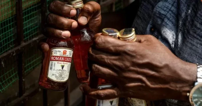 Liquor Carrying Rules : दिल्ली से कितनी बोतल शराब खरीदकर नोएडा ला सकते हैं? जानिए नियम