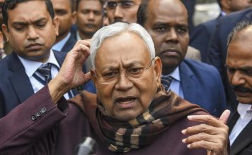 Bihar Breaking News! बिहार में मुखिया और 14 वार्ड सदस्यों ने एक साथ सौंपा इस्तीफा, कारण जानकर रह जाएंगे दंग Bihar Breaking News! बिहार में मुखिया और 14 वार्ड सदस्यों ने एक साथ सौंपा इस्तीफा, कारण जानकर रह जाएंगे दंग