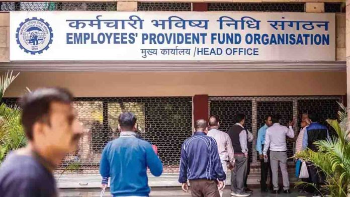 EPFO Salary Hike: प्राइवेट कर्मचारियों को नए साल का तोहफा, बेसिक सैलरी के साथ पेंशन में भी होगी बढ़ोतरी