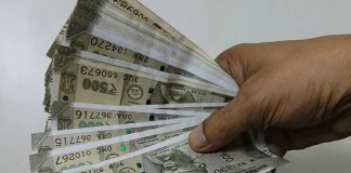 FD कराने वालों के लिए बुरी खबर! क्या सच में मिलेगा कम ब्याज, अब क्या करना होगा सही FD कराने वालों के लिए बुरी खबर! क्या सच में मिलेगा कम ब्याज, अब क्या करना होगा सही