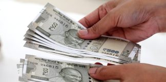 PPF Interest Rates : सरकार ने PPF की ब्याज दर का किया ऐलान, सिर्फ 500 रुपये में निवेश का मौका 500 rupee note Close : क्या 500 रुपये के नोट बंद हो जाएंगे? RBI के एक फैसले से छिड़ी चर्चा, क्या है सच्चाई?