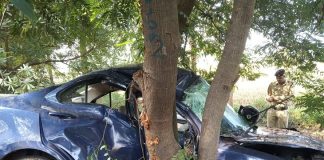 Jamui Road Accident: नींद की झपकी आने से पेड़ से टकराई तेज रफ्तार कार, दुल्हे के 3 दोस्तों की दर्दनाक मौत Jamui Road Accident: नींद की झपकी आने से पेड़ से टकराई तेज रफ्तार कार, दुल्हे के 3 दोस्तों की दर्दनाक मौत