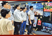 India Pakistan वार के बीच पटना में देर रात तक टीवी पर जमी रहीं निगाहें, हर सफलता पर भारत माता का जयघोष India Pakistan वार के बीच पटना में देर रात तक टीवी पर जमी रहीं निगाहें, हर सफलता पर भारत माता का जयघोष