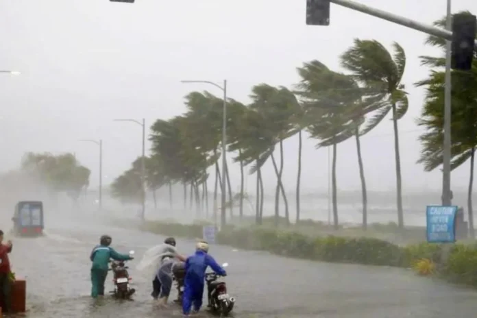 Heavy Rain Alert : There will be heavy rain for 7 days, storm will blow at a speed of 70 KM in these places Heavy Rain Alert : There will be heavy rain for 7 days, storm will blow at a speed of 70 KM in these places