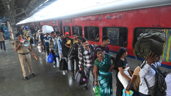 Chhath Special : Good news for those in UP and Bihar! Complete information on trains and schedules for Chhath. Chhath Special : Good news for those in UP and Bihar! Complete information on trains and schedules for Chhath.