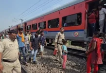 Bihar Breaking News! बिहार में ट्रेन के पहिया में आग से अफरा तफरी, नई दिल्ली से दरभंगा जा रही थी ट्रेन Bihar Breaking News! बिहार में ट्रेन के पहिया में आग से अफरा तफरी, नई दिल्ली से दरभंगा जा रही थी ट्रेन