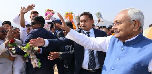 शपथ ग्रहण से पहले हलचल तेज! नीतीश कुमार की कैबिनेट बैठक, गांधी मैदान आमजनों के लिए बंद शपथ ग्रहण से पहले हलचल तेज! नीतीश कुमार की कैबिनेट बैठक, गांधी मैदान आमजनों के लिए बंद